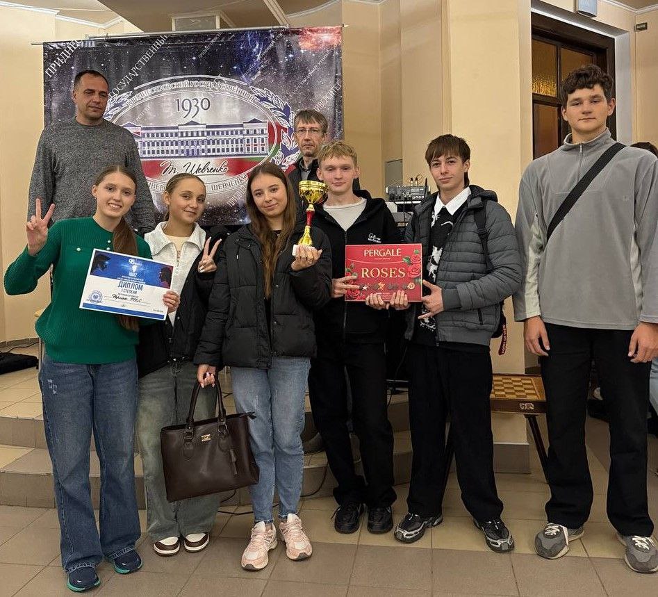 Сборная первокурстников факультета ФКис выиграла первое место в интеллектуальной игре IQVIZ  в первенстве ПГУ им Т.Г.Шевченко среди первокурстников