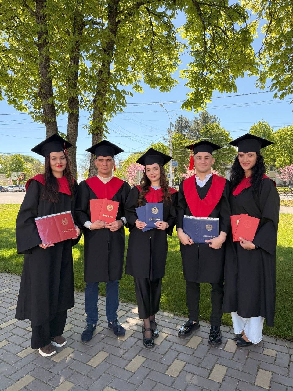  Вручение дипломов магистрам 